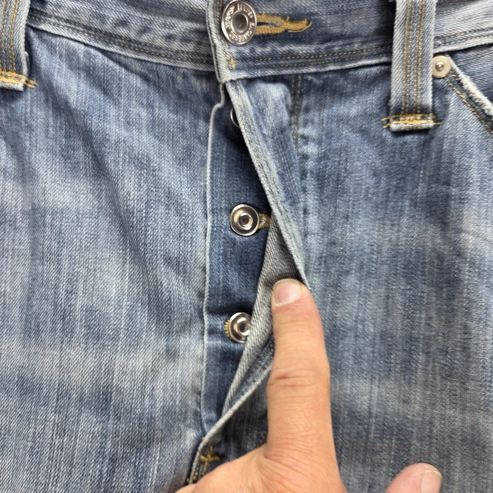 Levis 13154 important
